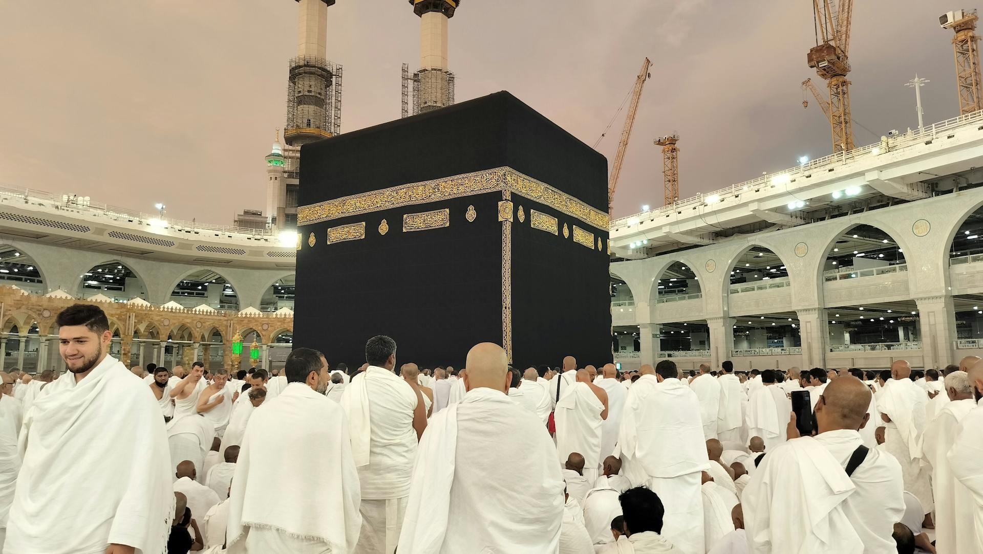 Umrah-Dubai-Combo-15-Days-Holiday-Travel-Tour-Package